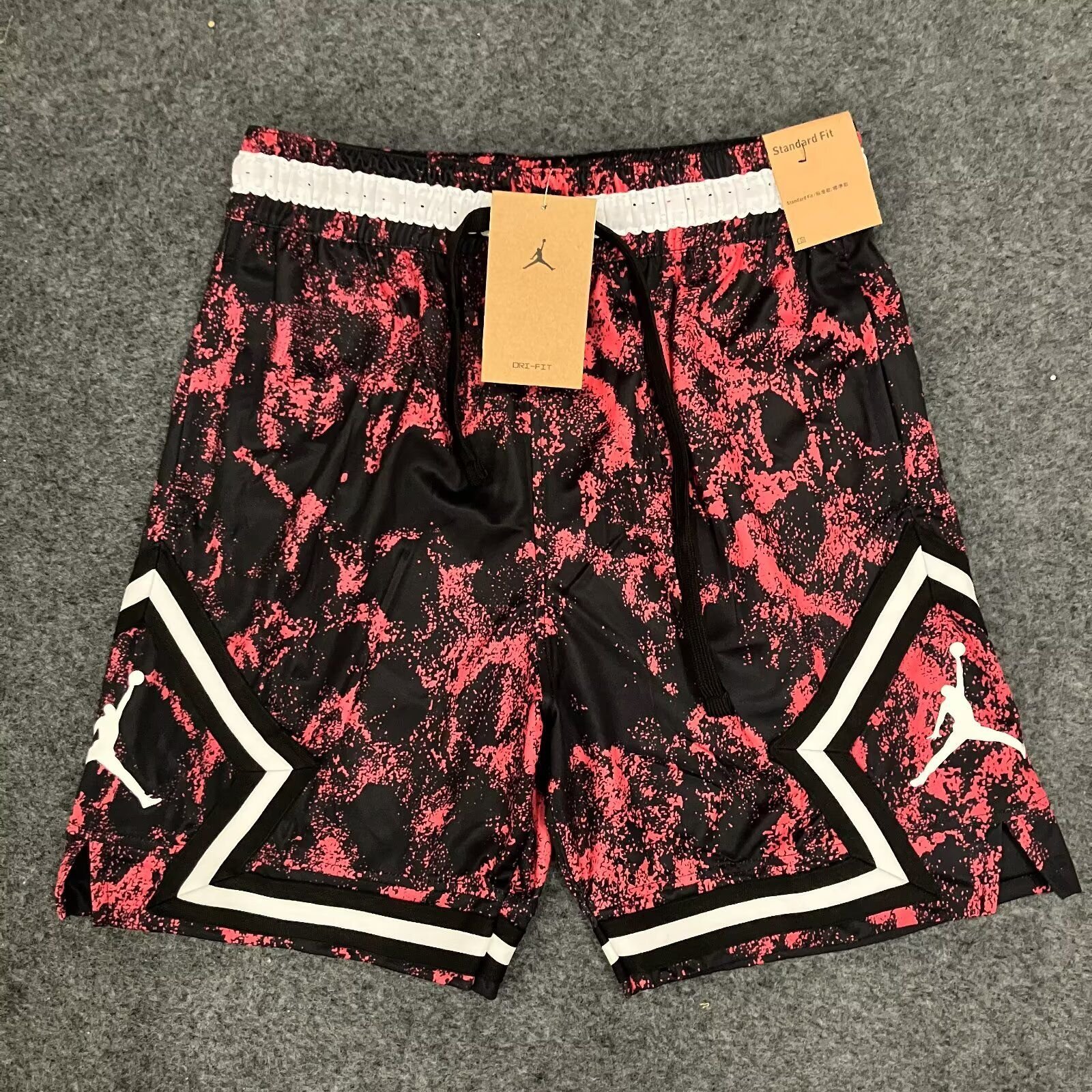 מכנסי ג'ורדן – אדום-שחור