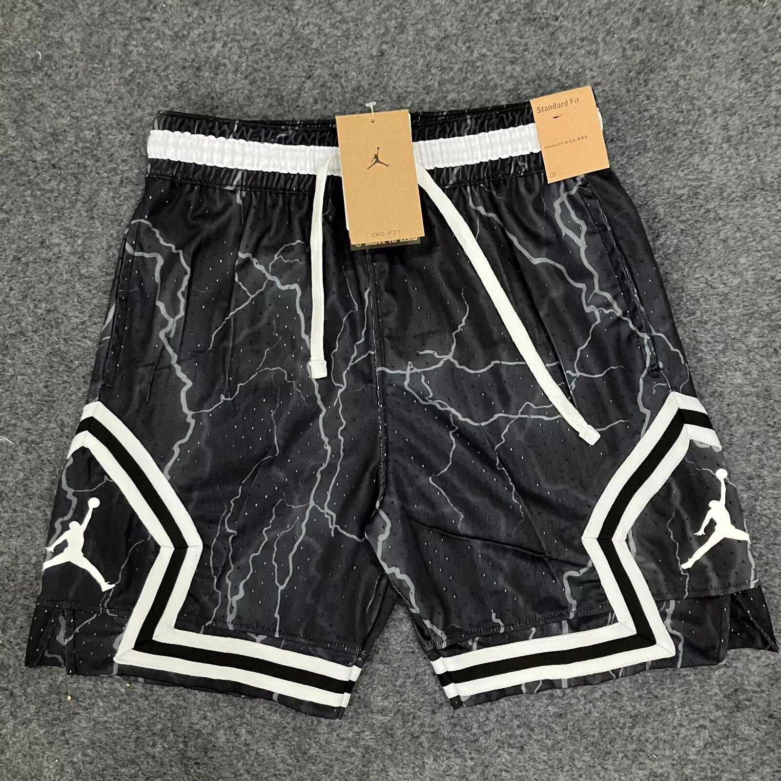 מכנסי ג'ורדן – שחור ברקים